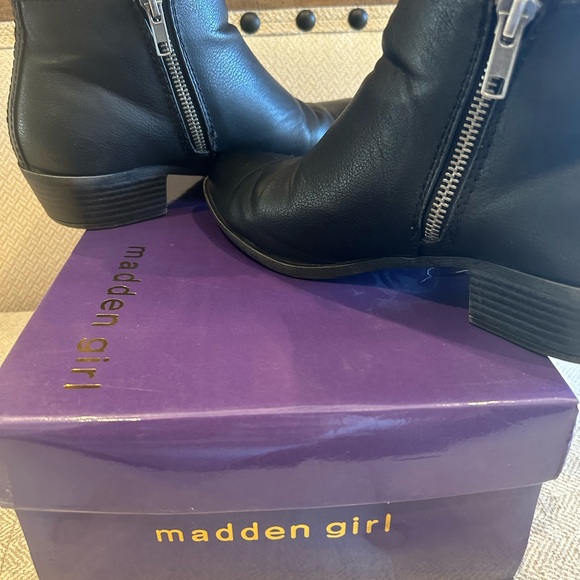 Madden Girl Boleroo Black Ankle Boots size 8.5 - Picture 10 of 15